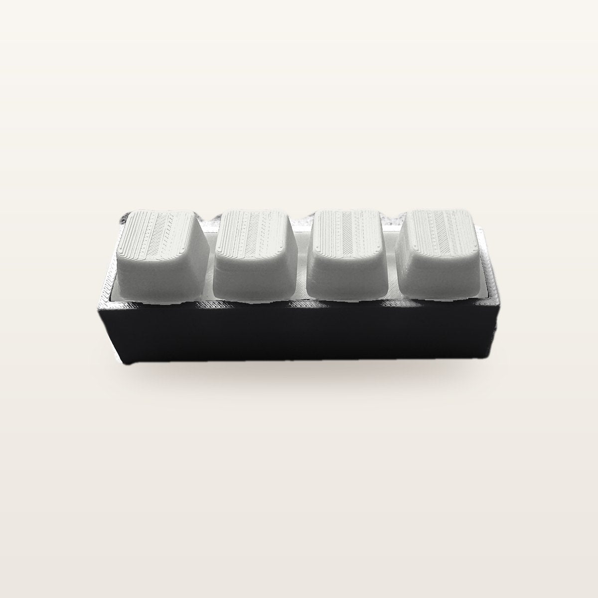 Clickey Royal Four met zwarte basis en witte keycaps