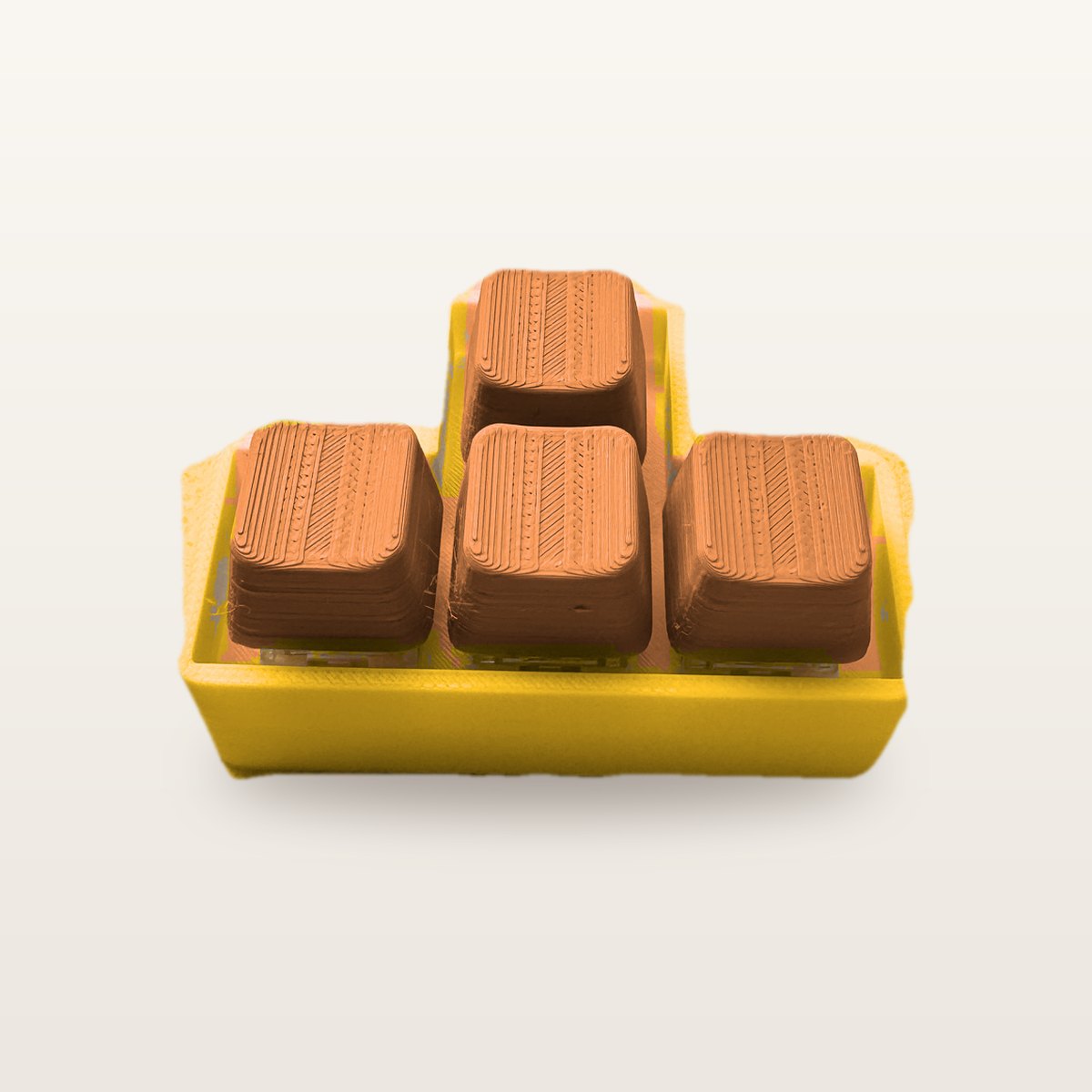 Clickey WASD met gele basis en oranje keycaps